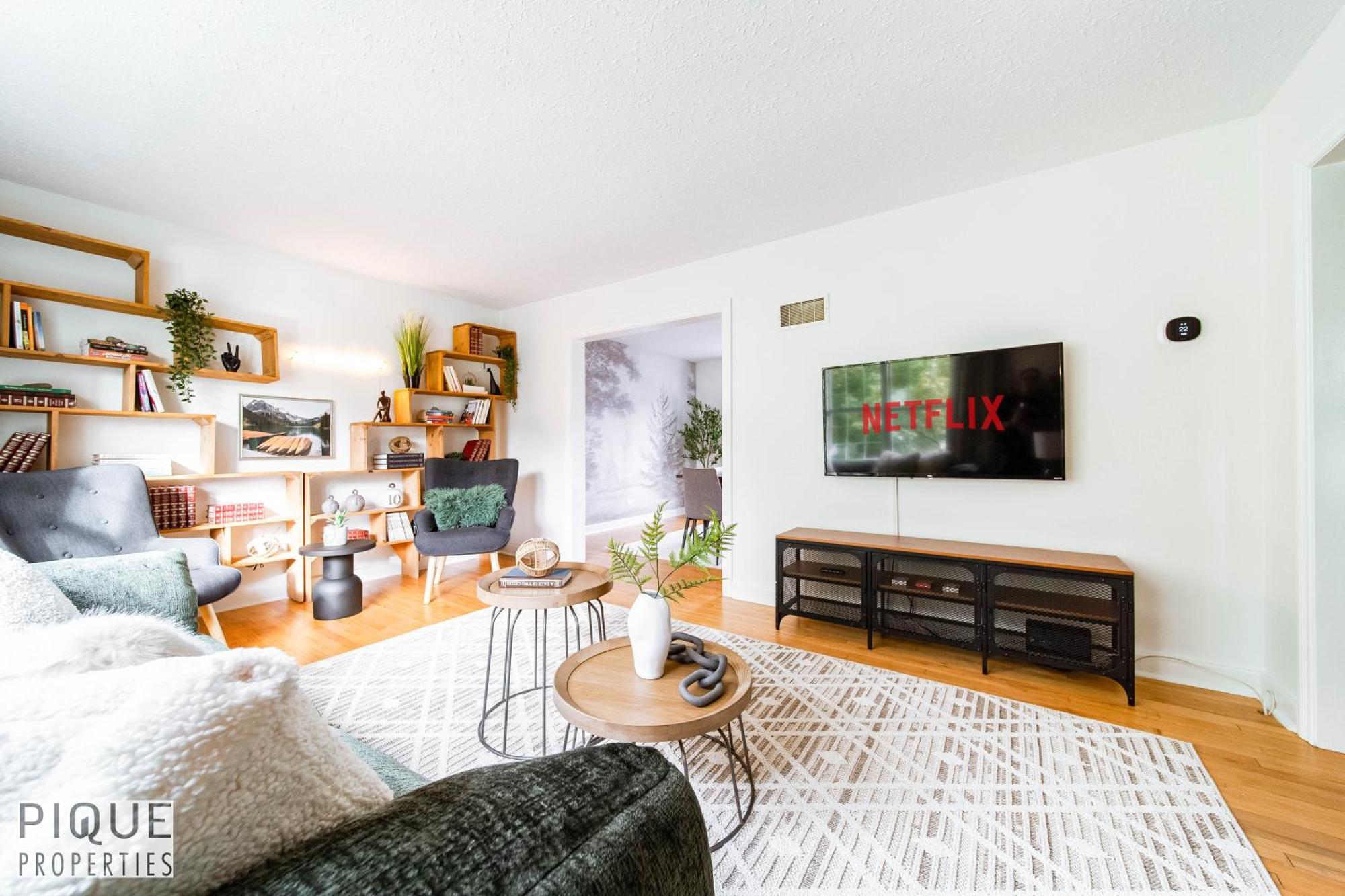 5 Bedroom Nordic Home, Pet Friendly, Garage, Wifi, Foosball! Edmonton Esterno foto