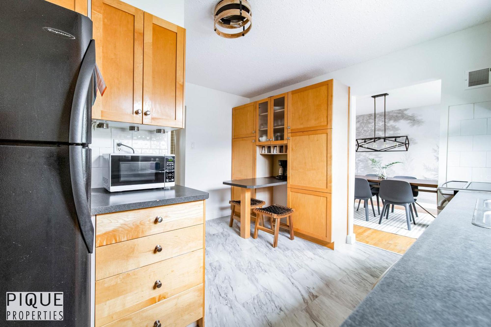 5 Bedroom Nordic Home, Pet Friendly, Garage, Wifi, Foosball! Edmonton Esterno foto