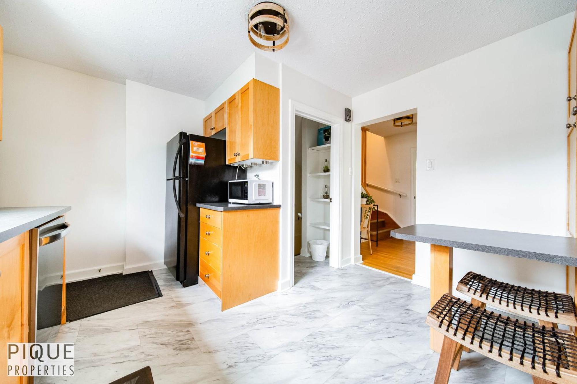 5 Bedroom Nordic Home, Pet Friendly, Garage, Wifi, Foosball! Edmonton Esterno foto